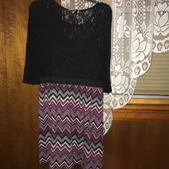 Not wore very much. Size is XL fits more like a L - Picture 2 of 3